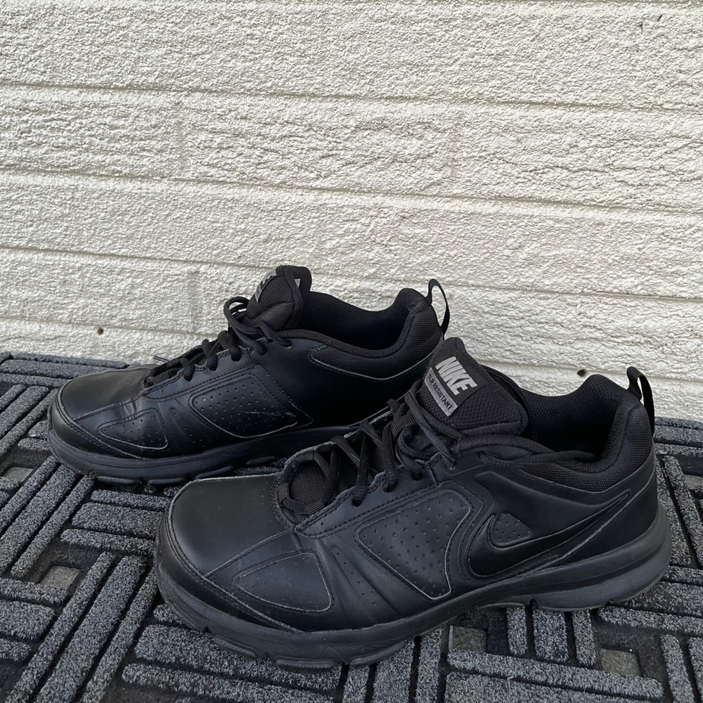 Nike slip resistant shoes!